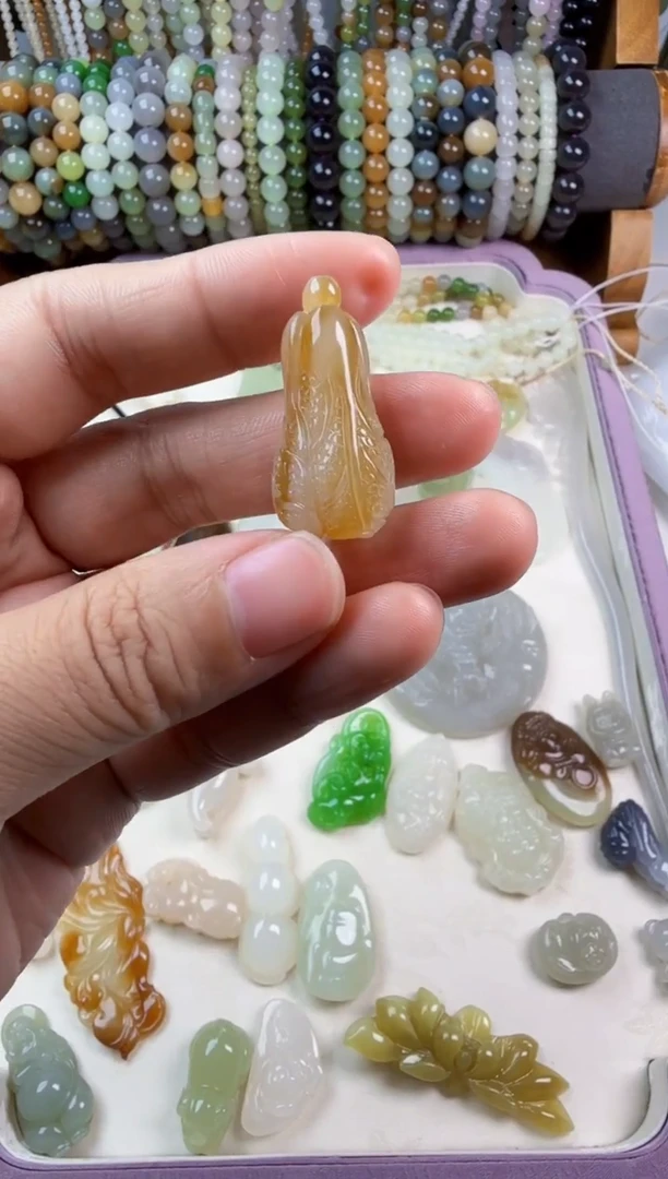 颈饰未镶嵌和田玉盖****呢白菜吊坠