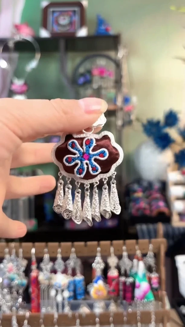 彩云南阁非遗老绣苗银饰品673