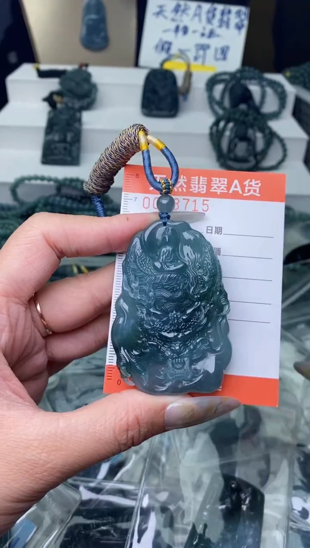 【闪购商品】翡翠颈饰未镶嵌··········