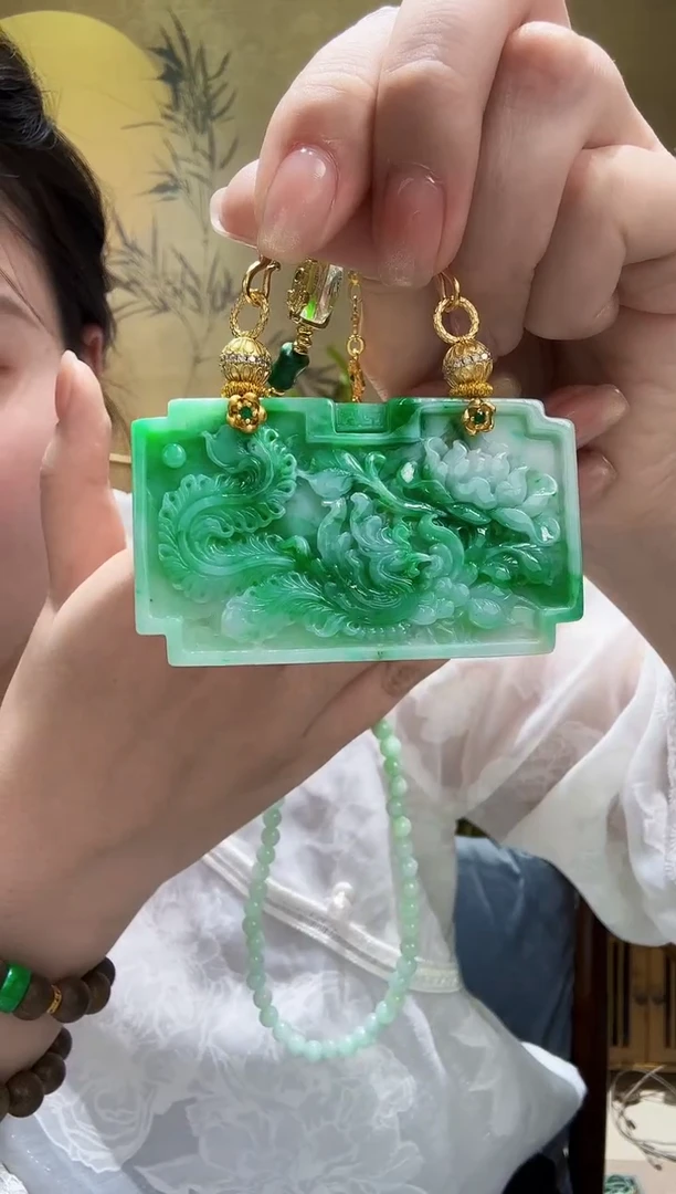 颈饰未镶嵌翡翠吊坠