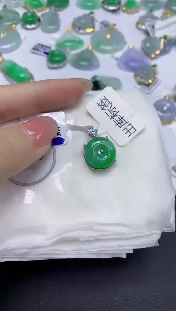 颈饰未镶嵌翡翠天然缅甸翡翠A货多样性发一件