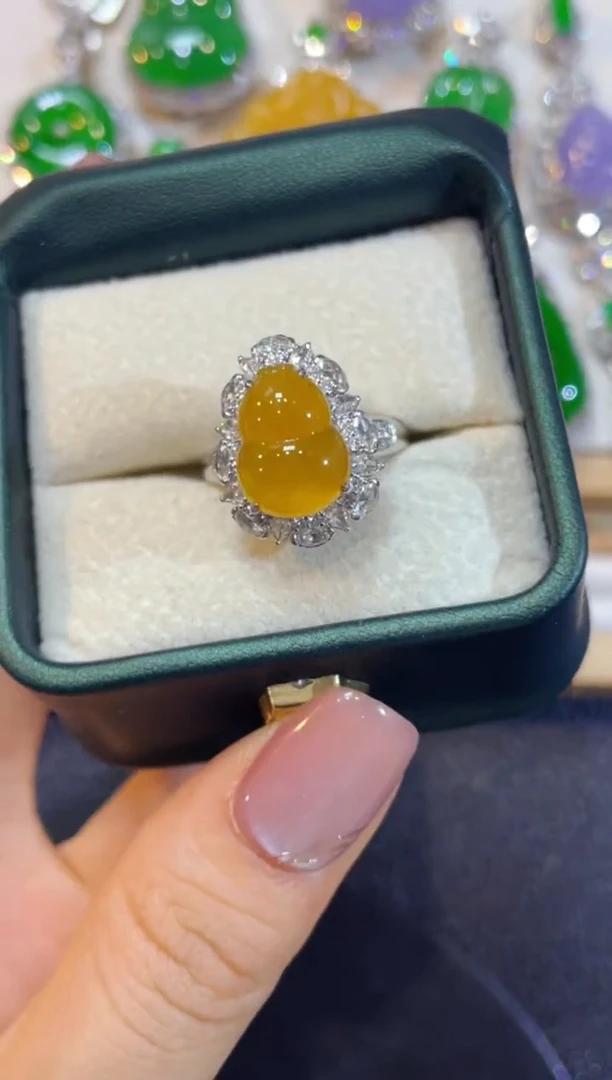 颈饰18K金镶嵌翡翠团购22