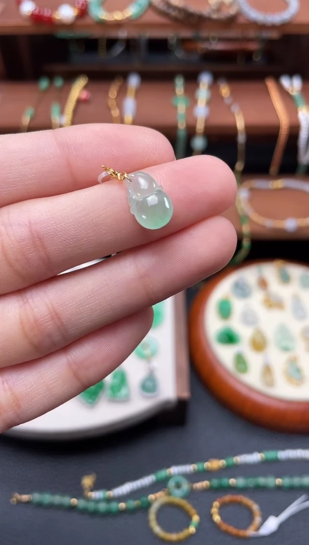 【闪购商品】翡翠吊坠(不含链)18K金镶嵌一个  JK305