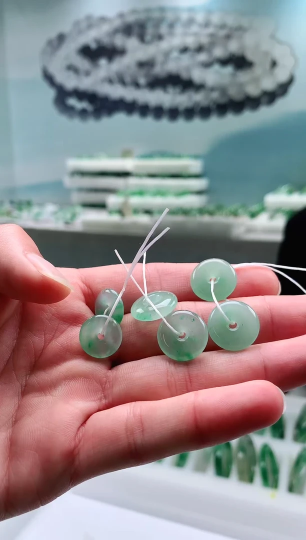 石英质玉挂件未镶嵌非洲翠挂件多样性发货其一