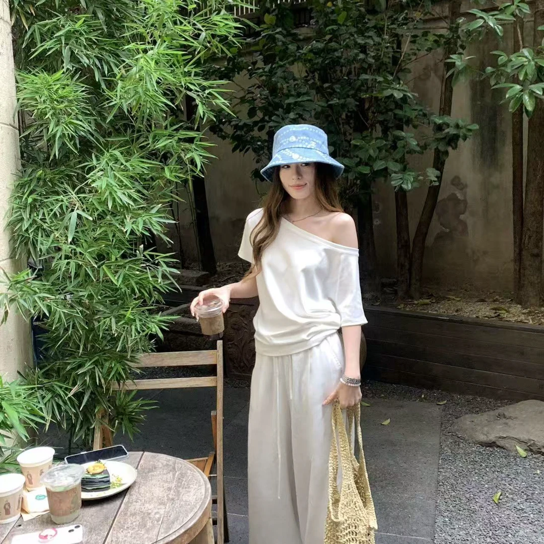 6637女明星私服~终于找到慵懒露肩短袖T啦