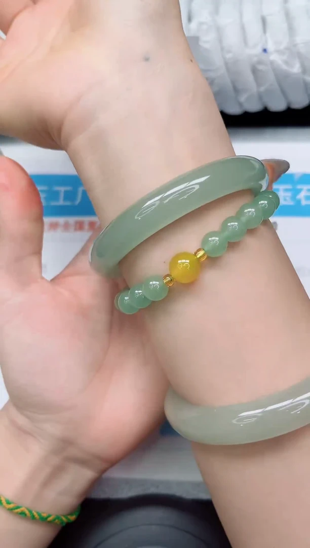 未镶嵌手镯石英质玉186-60