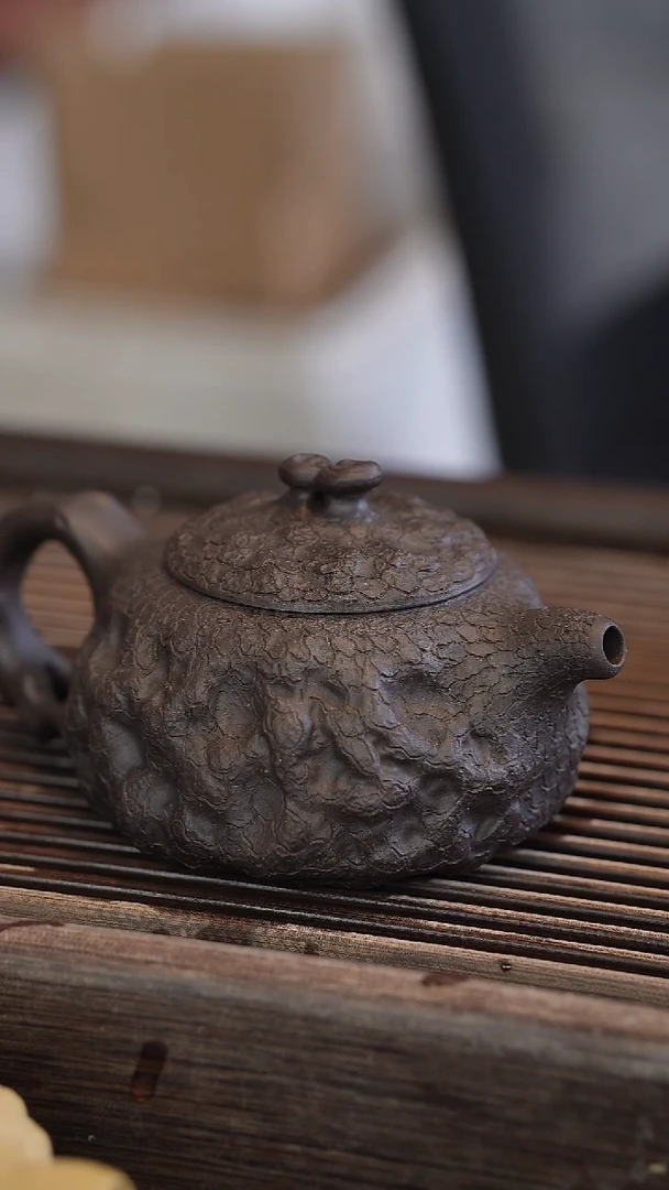 茶壶紫砂供春 黑金砂 260cc