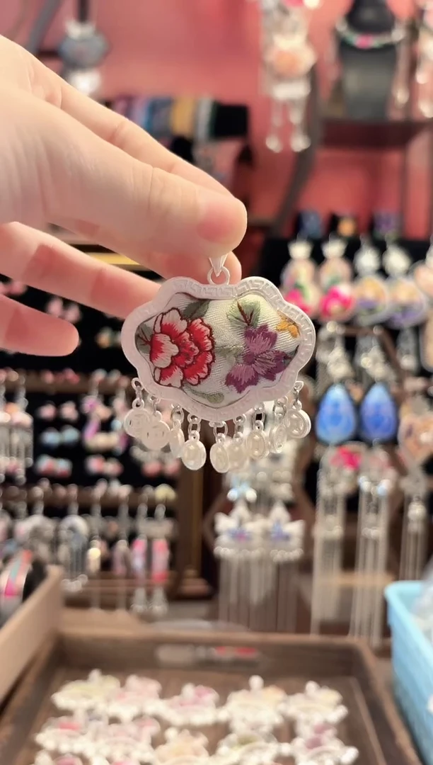 织绣 云织谣民族风精美饰品   198