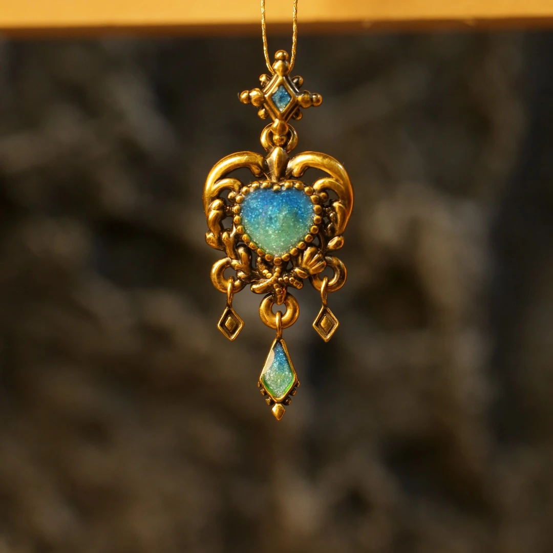 伊芙琳足金心形爱心桃心心心吊坠