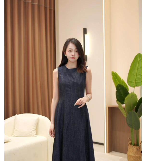 【啤啤衣橱】2025年为夏而生新款无袖气质优雅高级感牛仔吊带连衣裙