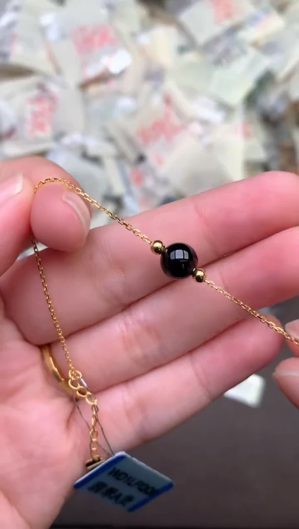 18K金镶嵌挂件翡翠 —
