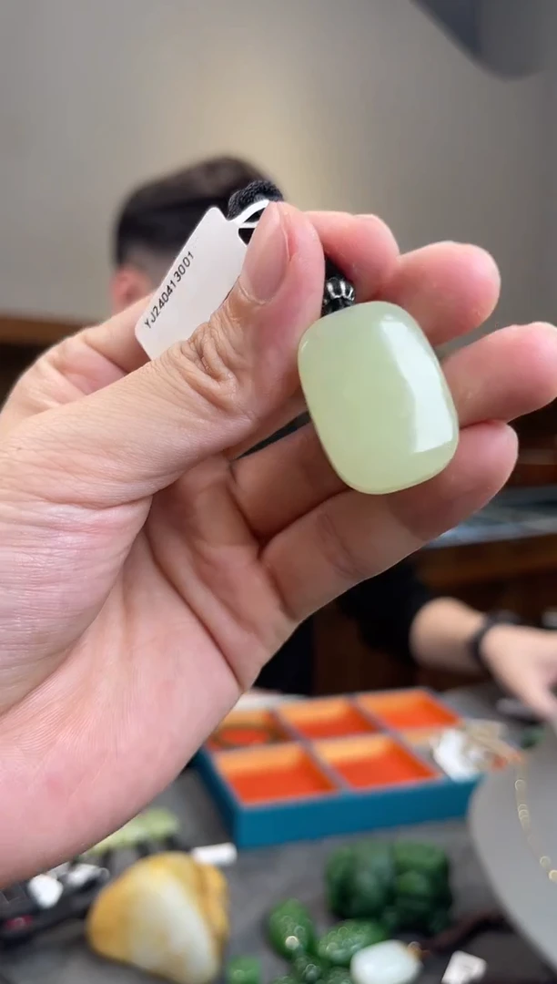 吊坠(不含链)未镶嵌和田玉一个