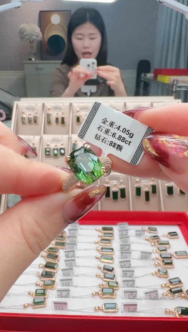 18K金镶嵌戒指碧玺6.88