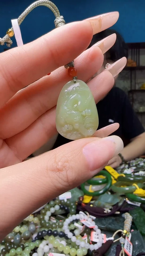 颈饰未镶嵌和田玉1