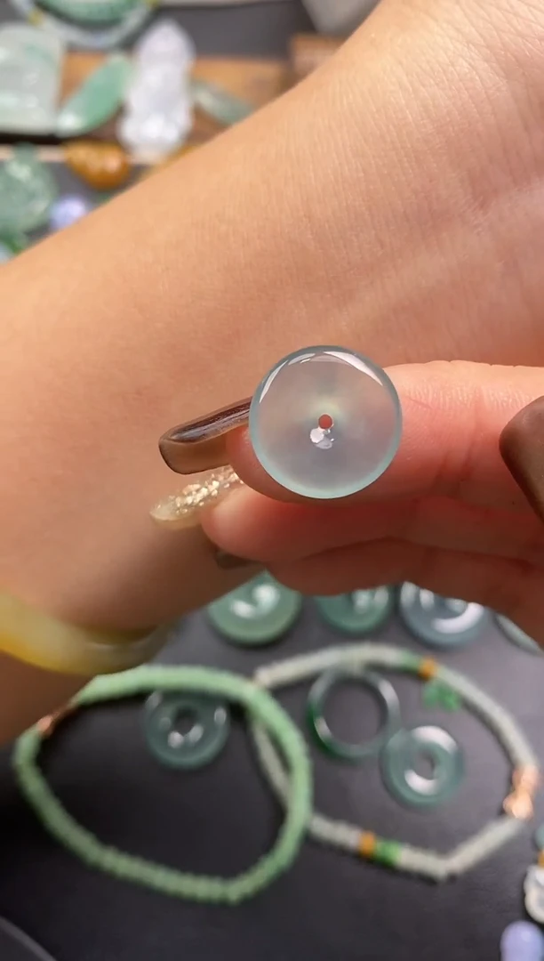 颈饰未镶嵌翡翠平安扣