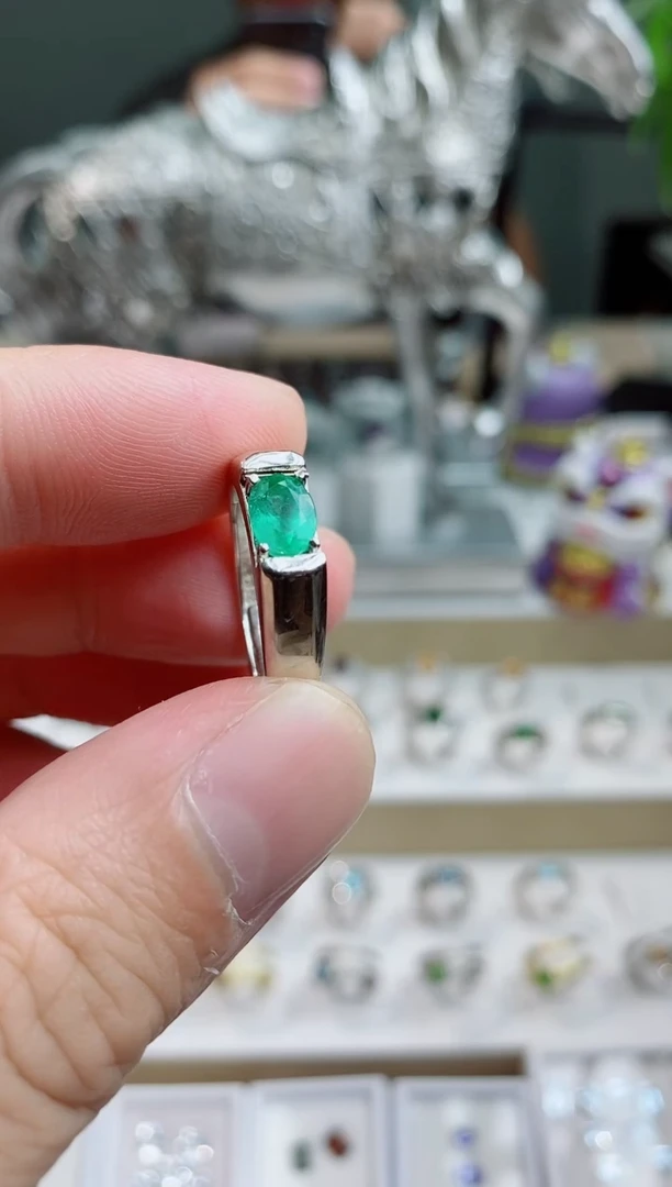 祖母绿戒指银S925镶嵌拍下备注身高体重