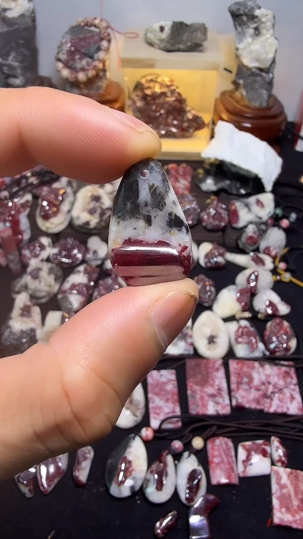 天然辰砂大晶砂随行吊坠