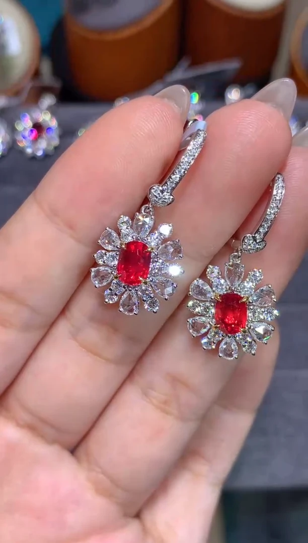 耳坠18K金镶嵌红宝石2.17CT