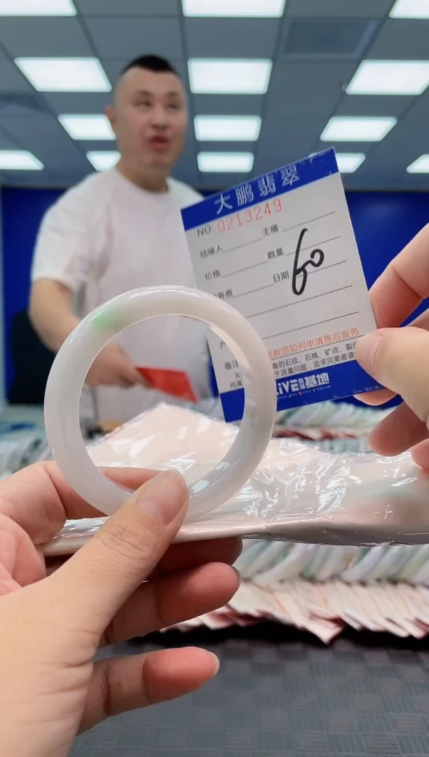 翡翠手镯未镶嵌AAAAAAAA