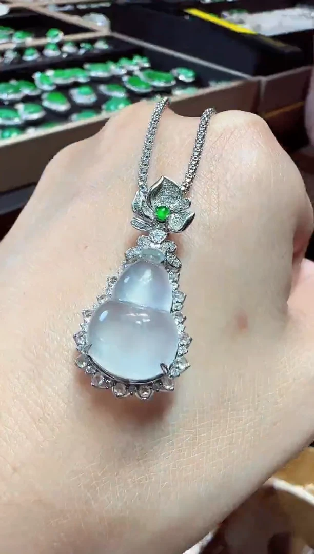 【闪购商品】翡翠吊坠(不含链)18K金镶嵌葫芦