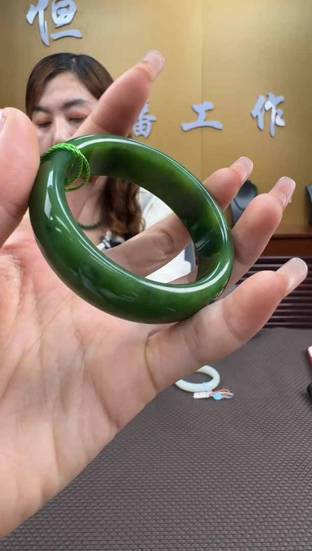 【闪购商品】和田玉手镯未镶嵌56