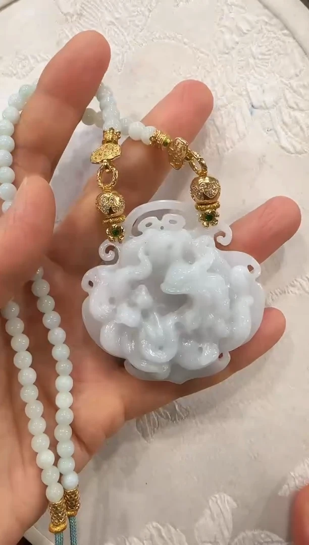 翡翠未镶嵌颈饰国风