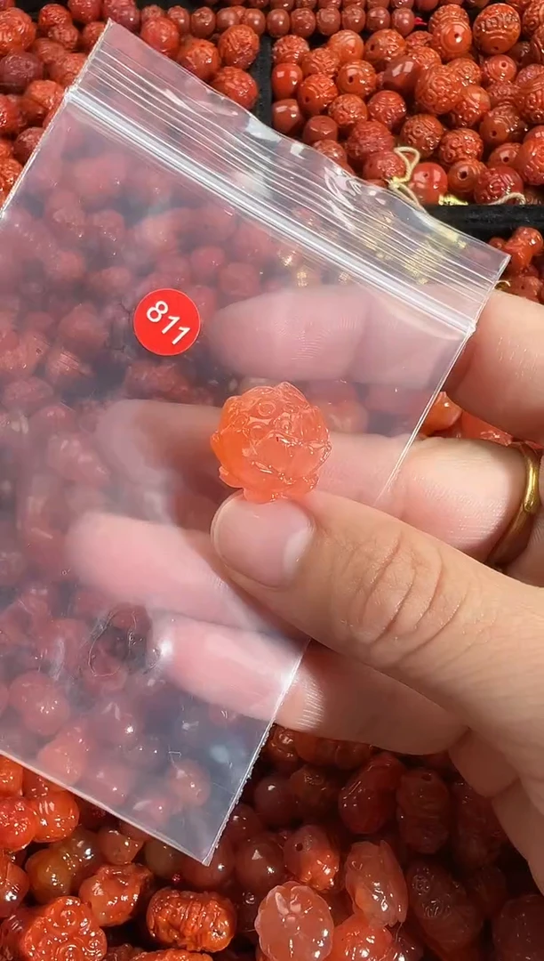 颈饰未镶嵌南红玛瑙1