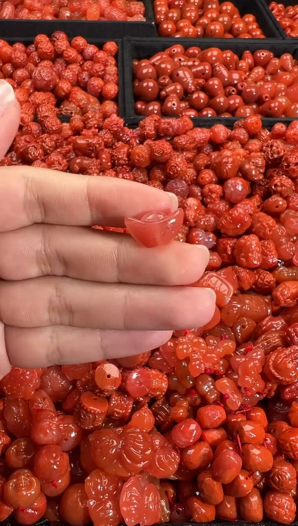 颈饰未镶嵌南红玛瑙1