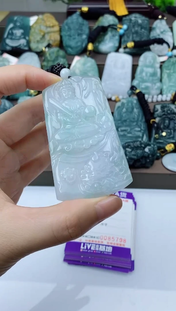 翡翠未镶嵌颈饰