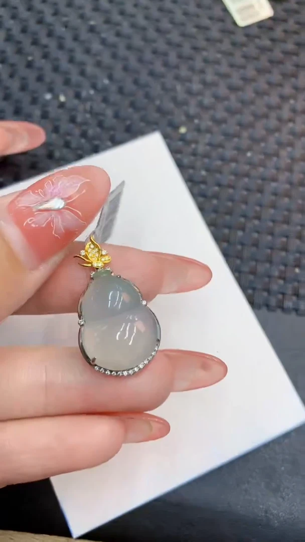 颈饰18K金镶嵌翡翠1