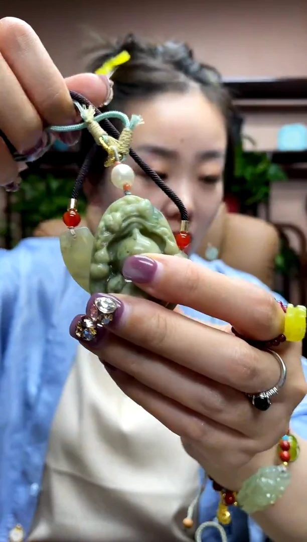 岫玉未镶嵌吊坠·微瑕