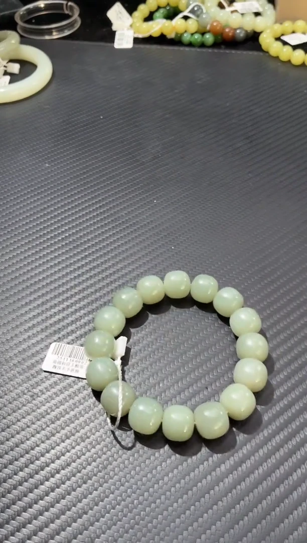 未镶嵌手链和田玉@****弟且末近矿手串卡14微色差