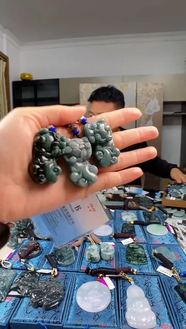 颈饰未镶嵌翡翠多样性发其一