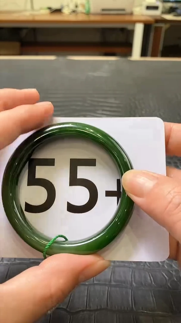 【闪购商品】和田玉碧玉手镯55.5未镶嵌一个