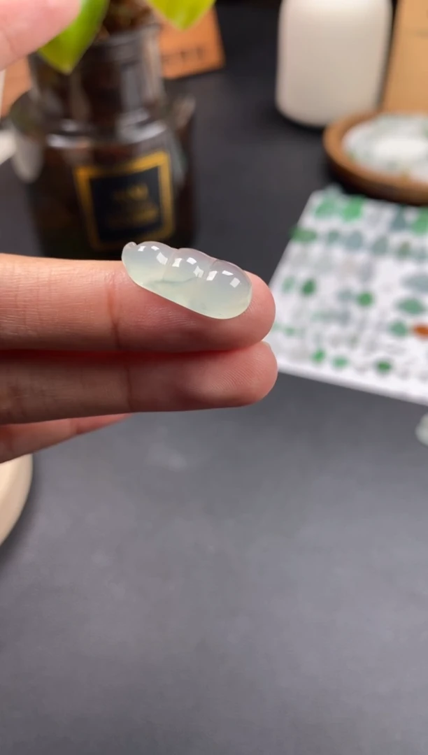 翡翠未镶嵌颈饰翡翠冰种福瓜