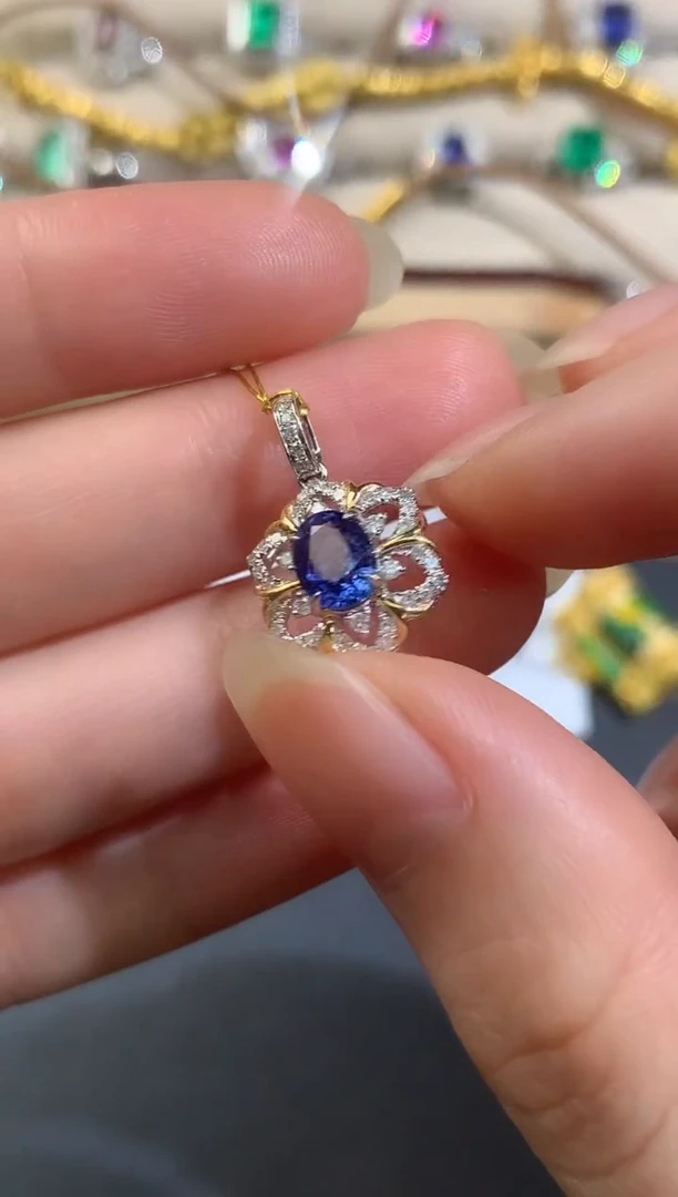 吊坠(不含链)蓝宝石18K金镶嵌D2|6800