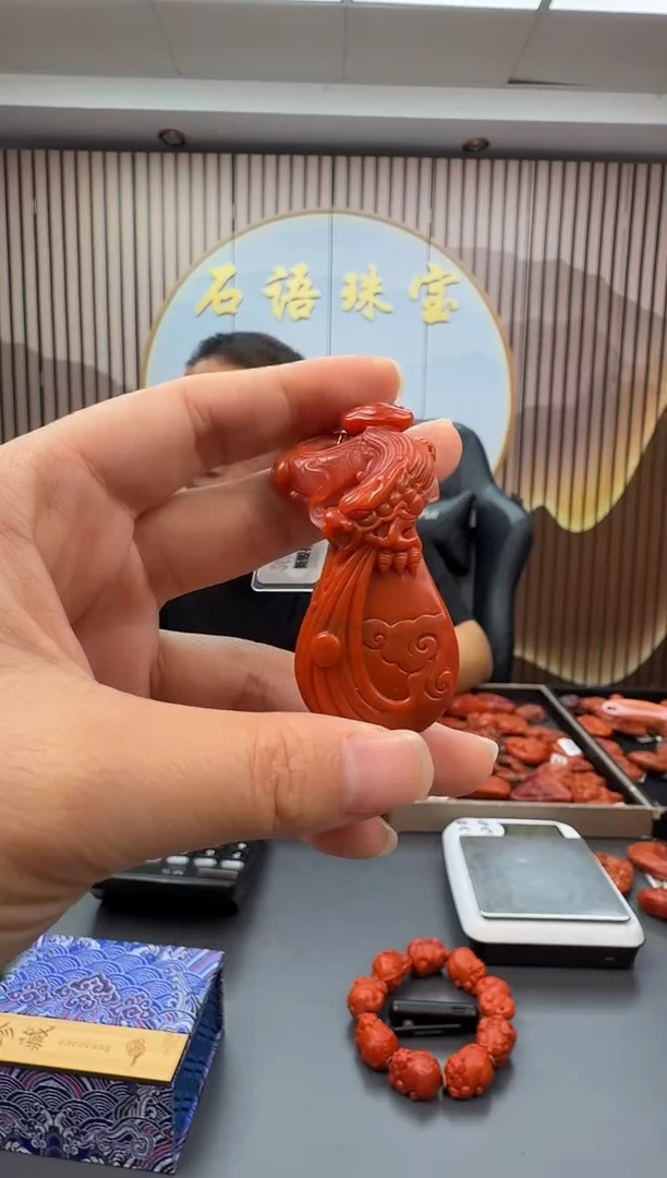 未镶嵌雕刻南红玛瑙138ZB0914产品一个