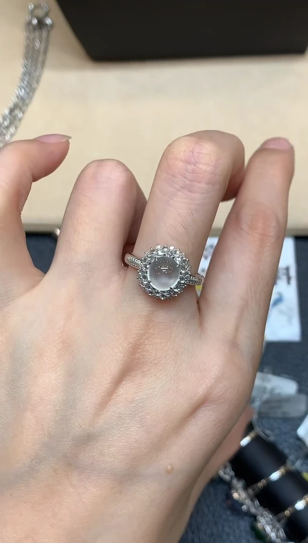 18K金镶嵌戒指翡翠1【无服务费