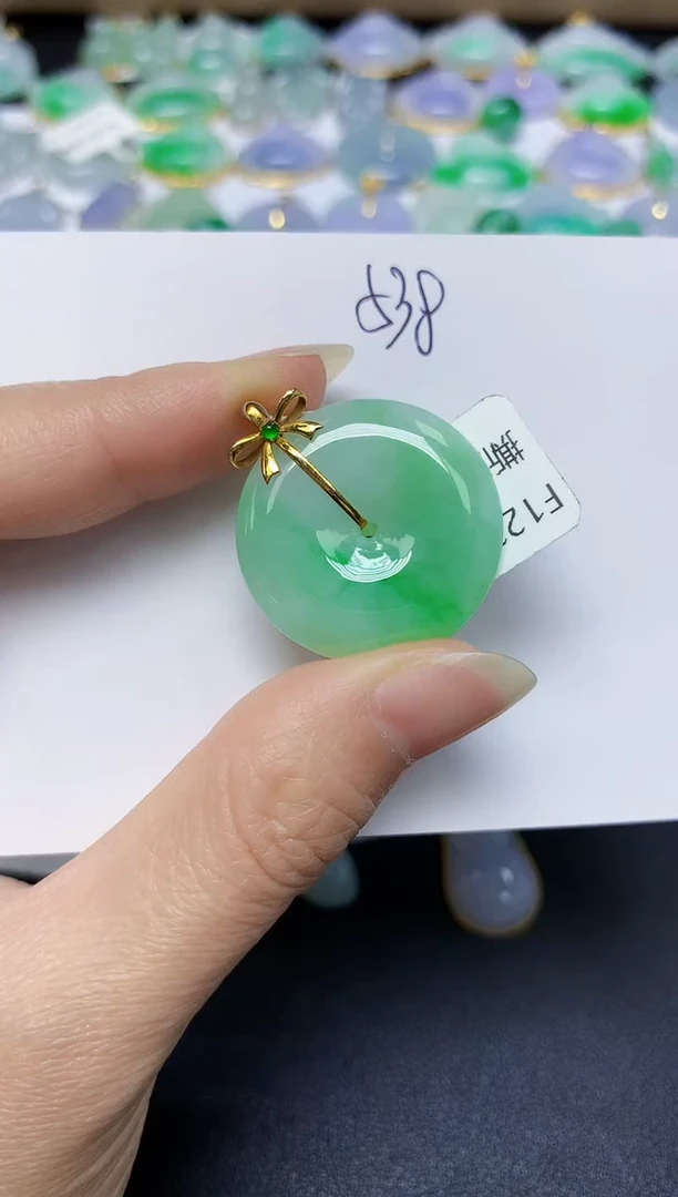 翡翠18K金镶嵌颈饰 天然缅甸翡翠A货