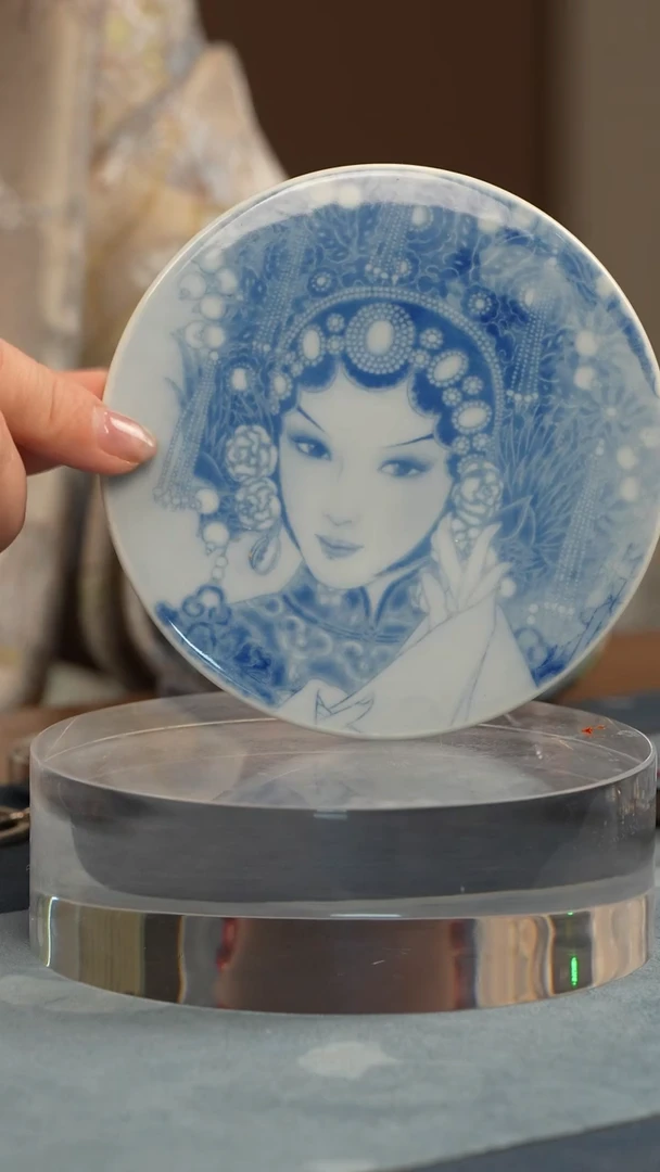 摆件瓷盖置 青花花旦款