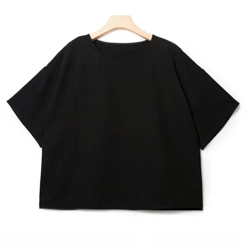 圆领短袖上衣+短裤