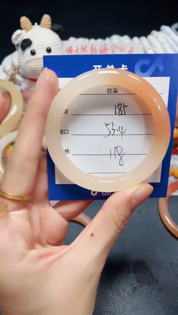 未镶嵌石英质玉手镯185