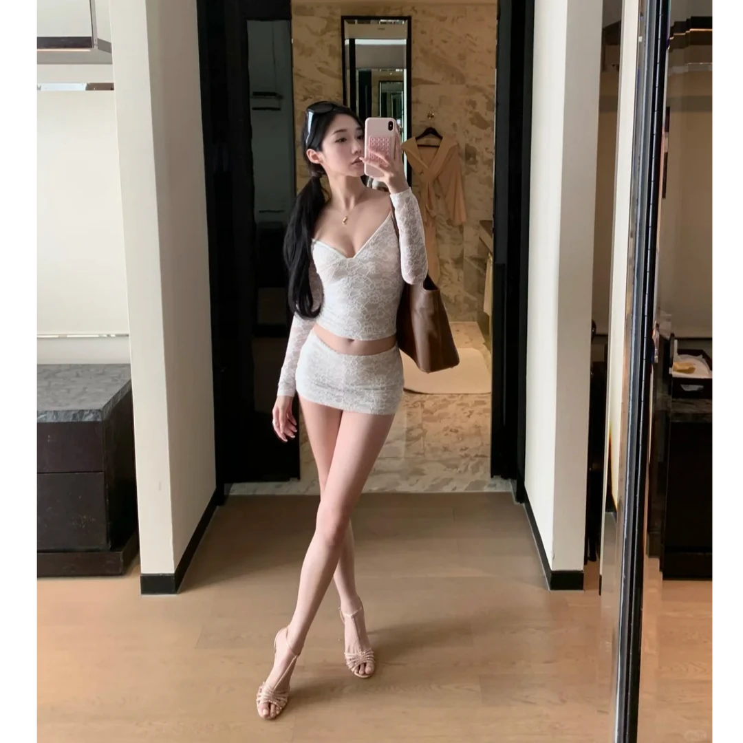 2025秋季新款V领设计感气质修身短款长袖辣妹性感纯欲上衣配短裙