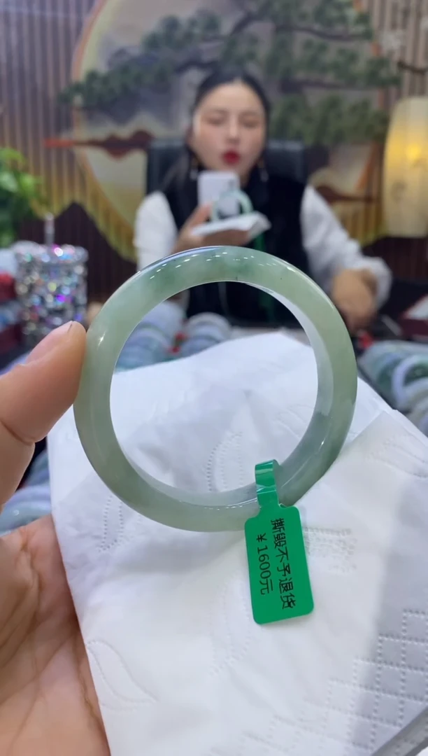 【闪购商品】翡翠手镯未镶嵌多人08653