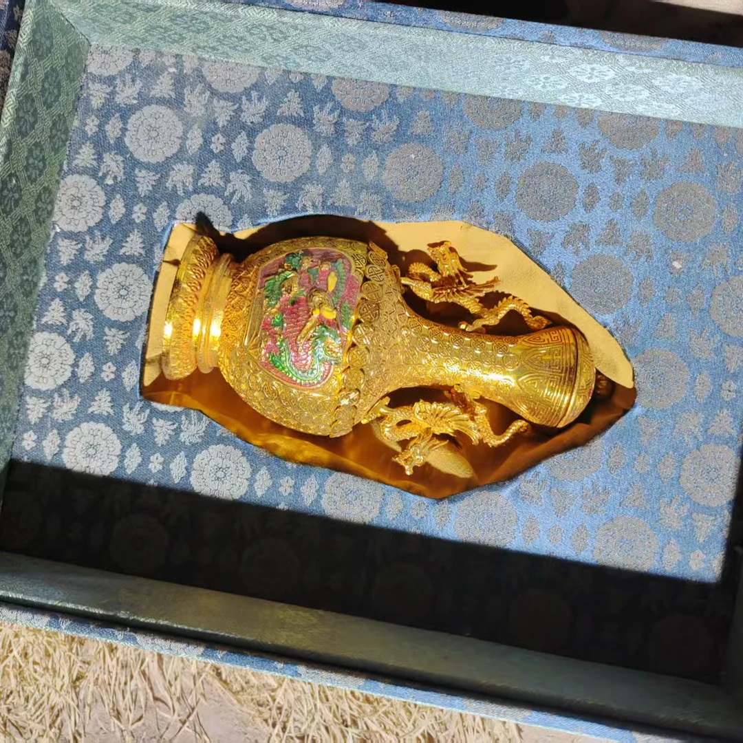 1个经典圆形金色壶摆件链接