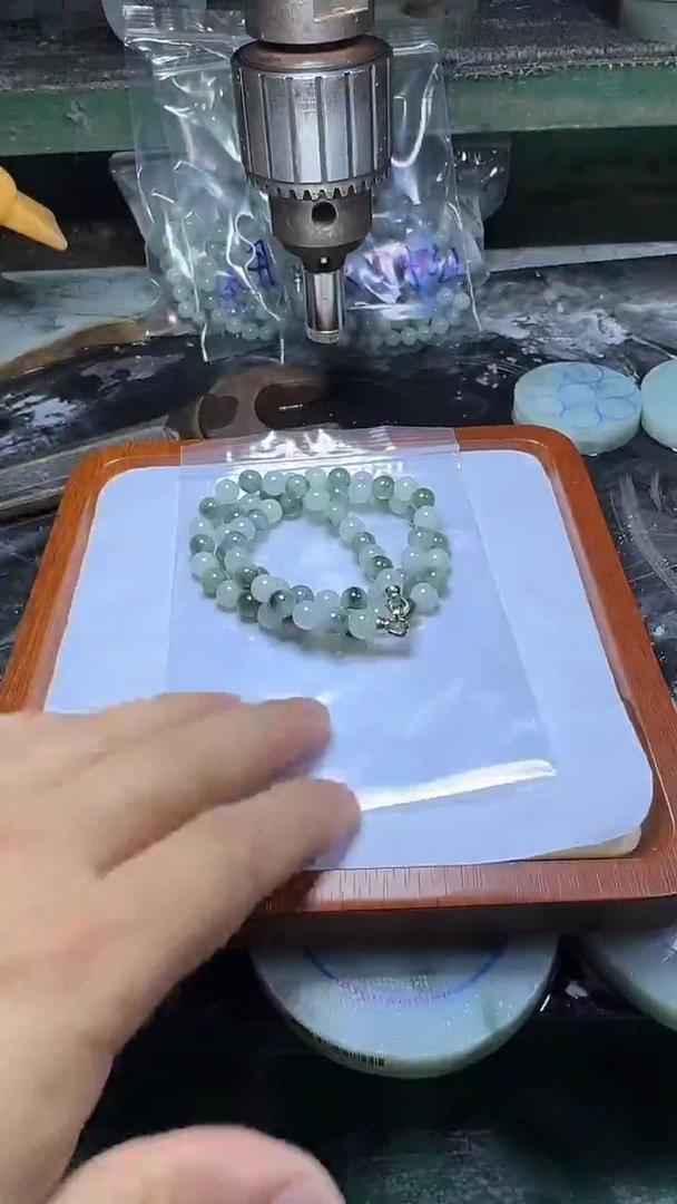 翡翠未镶嵌项链奇*发一条