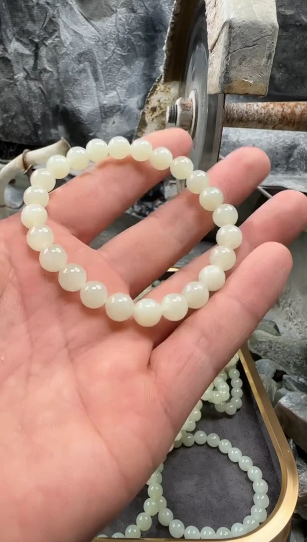 和田玉未镶嵌颈饰手串