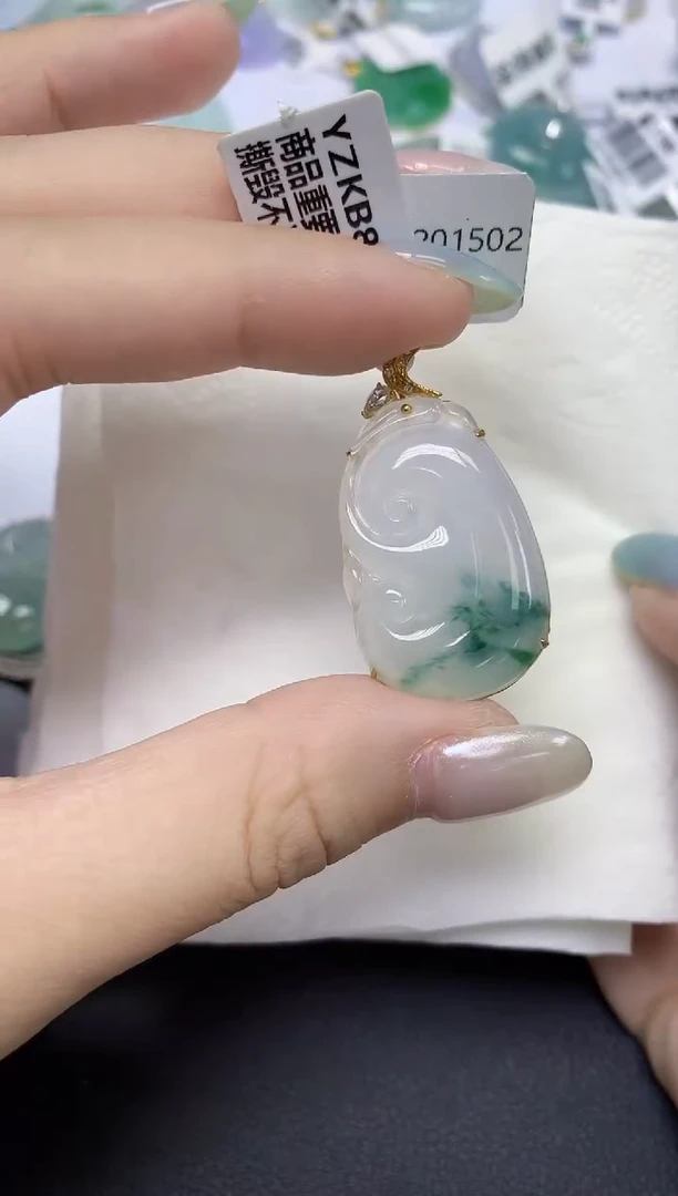 翡翠18K金镶嵌颈饰天然缅甸翡翠A货