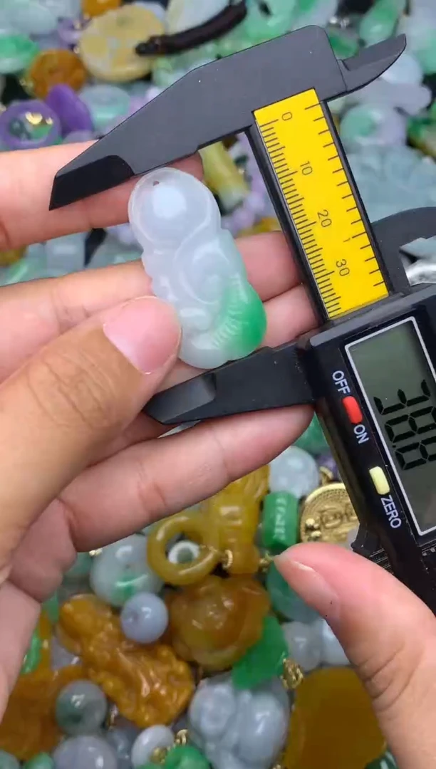 颈饰未镶嵌翡翠天然缅甸翡翠吊坠