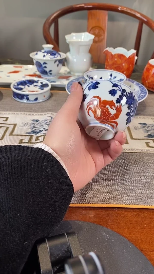 瓷小卿亭  有钱花螃蟹